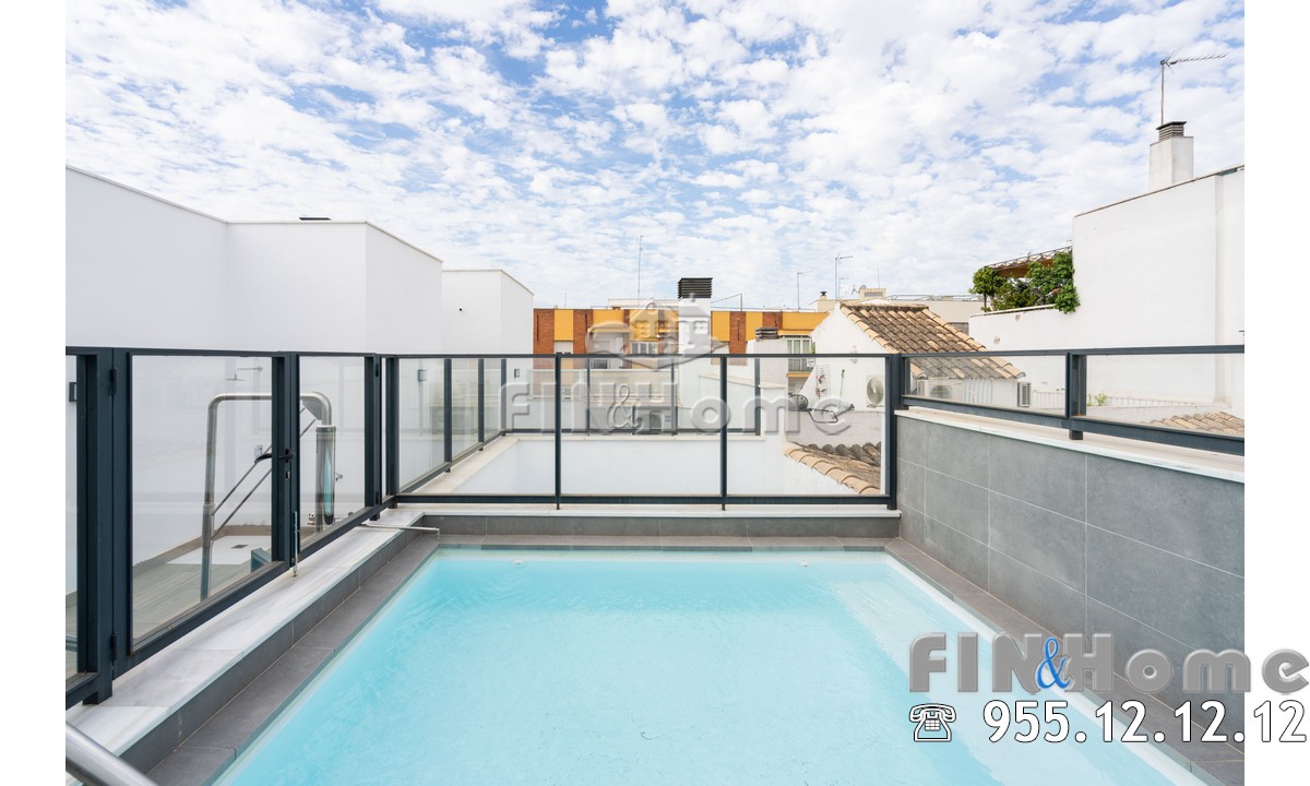 Ático de obra nueva con piscina en la cubierta