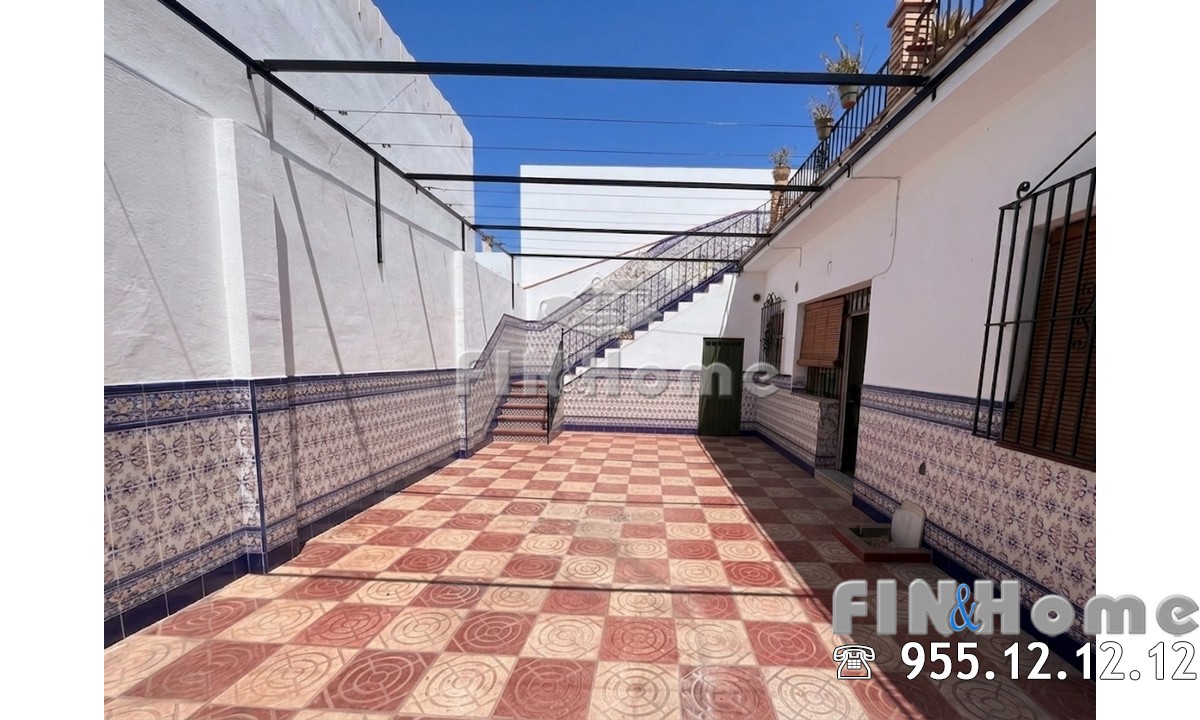 Vivienda adosada en venta en Umbrete. Vivienda unifamiliar adosada.
